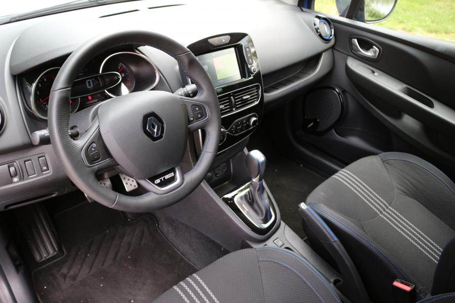 Интерьер Renault Clio GT Line 2016 года  (фото 37 из 38)